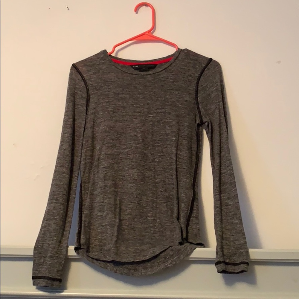 grey long sleeve shirt